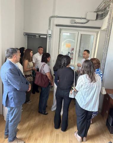 Laboratory visit during the Summer School